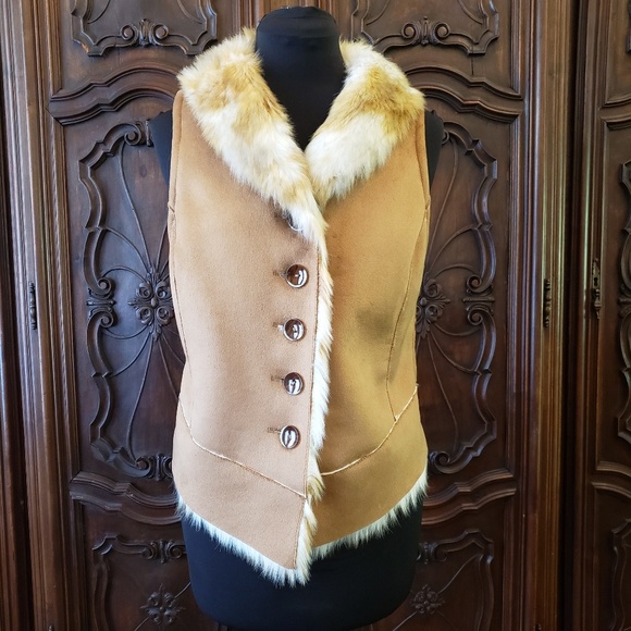 Suede & Faux Fur Reversible Woman's Vest. - Picture 3 of 8